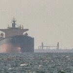ira-nega-passagem-de-navios-dos-eua-por-ormuz-e-petroleo-dispara