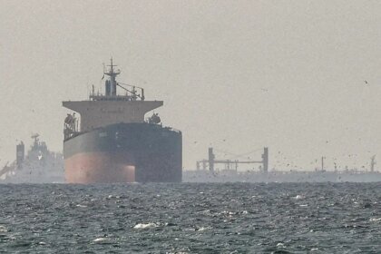 ira-nega-passagem-de-navios-dos-eua-por-ormuz-e-petroleo-dispara