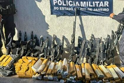 pm-apreende-16-fuzis-e-uma-metralhadora-em-operacao-no-rio