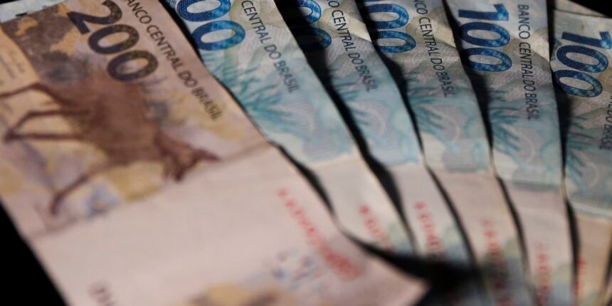 renda-media-das-familias-chega-a-r$-2.264-e-e-recorde-em-2025