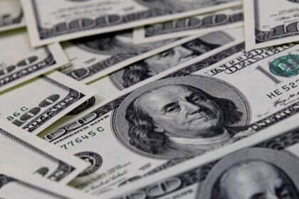 dolar-cai-para-r$-4,98,-e-bolsa-sobe-em-dia-de-alivio