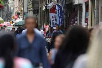 taxa-de-desemprego-de-pretos-e-55%-maior-que-a-de-brancos,-revela-ibge