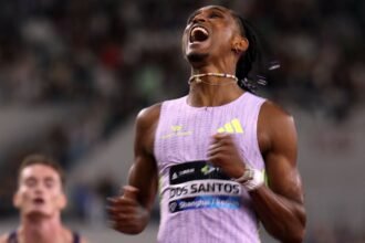 alison-dos-santos-abre-diamond-league-vencendo-recordista-mundial