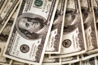 dolar-cai-para-r$-5-e-bolsa-sobe-com-alivio-no-oriente-medio