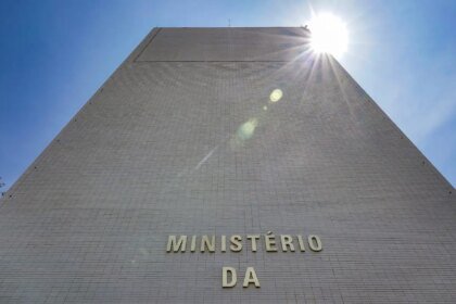 governo-bloqueia-r$-22,1-bi-do-orcamento-de-2026