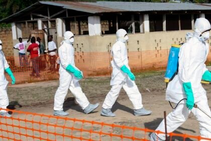 cruz-vermelha-lamenta-mortes-de-voluntarios-no-congo-devido-ao-ebola