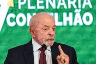 governo-estuda-devolucao-de-celular-roubado-nos-correios,-diz-lula