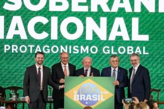 “brasil-nao-abaixa-a-cabeca”,-diz-durigan-ao-defender-soberania-e-pix