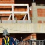 construcao-empregou-2,5-milhoes-e-pagou-media-de-2,1-salarios-minimos