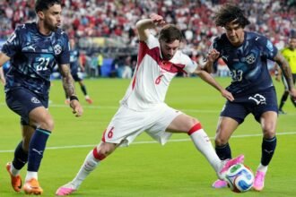paraguai-vence-por-1-a-0-e-elimina-turquia-no-grupo-d-da-copa