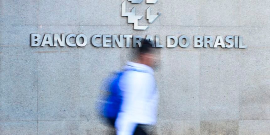 mercado-eleva-projecao-de-inflacao-e-ve-selic-em-14%-ao-ano-em-2026