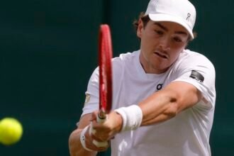 joao-fonseca-estreia-em-wimbledon-com-3-a-0-sobre-bautista-agut