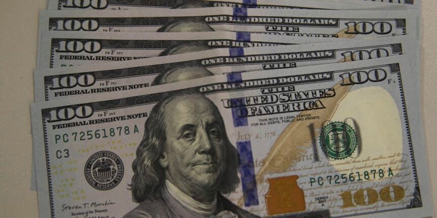 dolar-cai-a-r$-5,13,-e-bolsa-recua-em-dia-de-ajuste-no-mercado