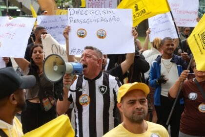 camelos-protestam-contra-programa-da-prefeitura-no-rio