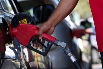 governo-adia-reuniao-que-pode-aumentar-etanol-na-gasolina-para-32%