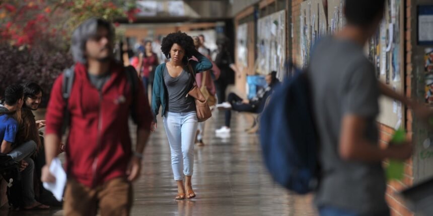 mais-de-54%-dos-graduandos-ja-abandonaram-curso-para-cuidar-dos-filhos