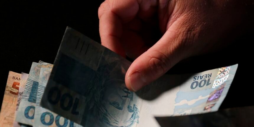 trabalhadores-nascidos-em-setembro-e-outubro-recebem-abono-salarial