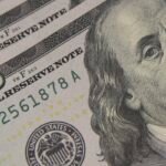 dolar-encosta-em-r$-5,10-com-tarifaco-e-tensao-global