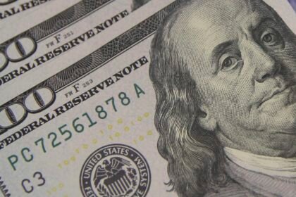 dolar-encosta-em-r$-5,10-com-tarifaco-e-tensao-global