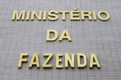 com-precatorios,-previsao-de-deficit-primario-soma-r$-52-bilhoes