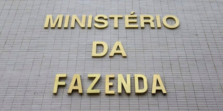 com-precatorios,-previsao-de-deficit-primario-soma-r$-52-bilhoes