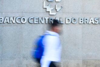 juros-das-familias-seguem-elevados-e-chegam-a-64%-ao-ano,-diz-bc