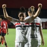 sao-paulo-vence-vitoria-e-assume-lideranca-do-brasileirao-feminino