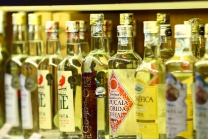 cresce-o-numero-de-estabelecimentos-na-cadeia-produtiva-da-cachaca