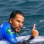 wsl:-italo-ferreira-domina-tubos-em-teahupoo-e-avanca-as-semifinais