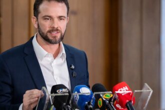 governo-ouvira-empresarios-para-decidir-se-aplicara-lei-contra-eua