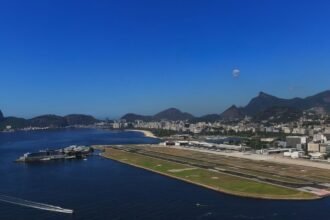 aviao-derrapa-no-santos-dumont-e-voos-sao-cancelados