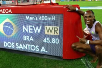 alison-dos-santos-quebra-recorde-mundial-dos-400m-com-barreiras