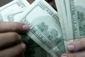 dolar-sobe-a-r$-5,19-apos-tom-mais-duro-de-presidente-do-fed