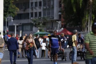 crescimento-populacional-caiu-para-0,37%-em-2026,-estima-ibge