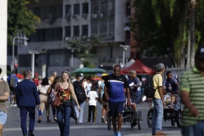 crescimento-populacional-caiu-para-0,37%-em-2026,-estima-ibge