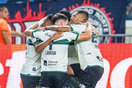de-virada,-coritiba-vence-remo-no-fim-da-25a-rodada-do-brasileirao
