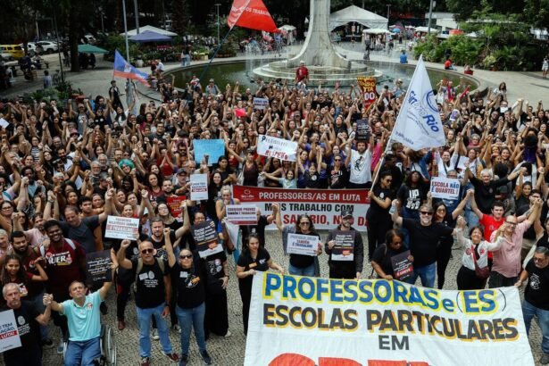 professores-de-escolas-particulares-do-rio-fazem-greve-de-24-horas
